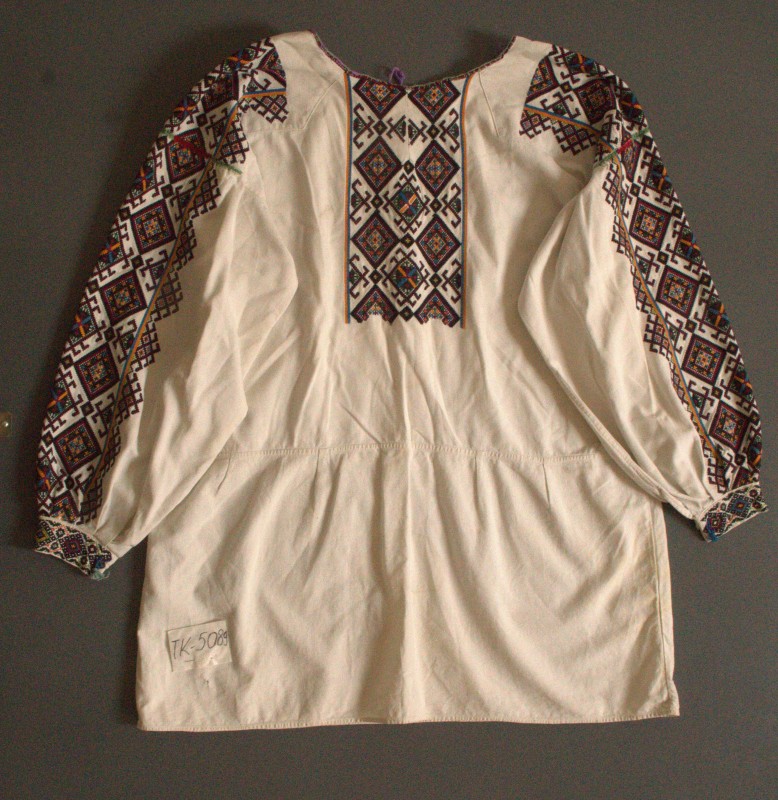 З нитки — в узор: мистецтво ткацтва і вишивання