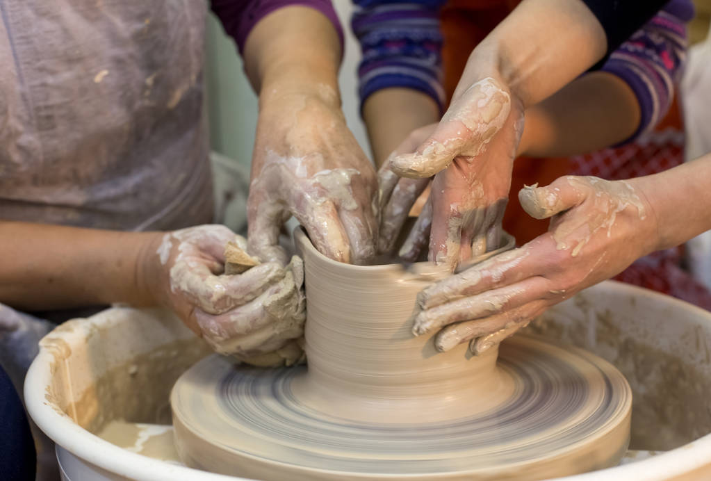 Традиція на дотик: українська ручна кераміка як жива спадщина